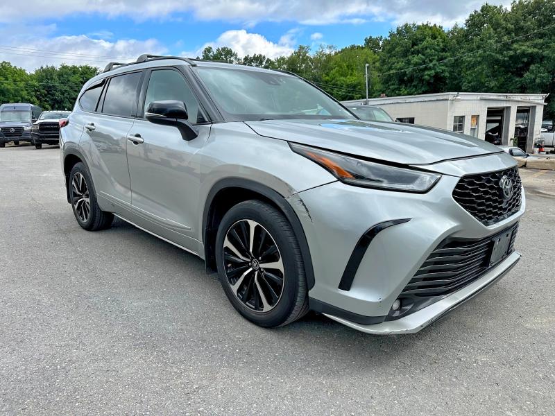 Aukcja sprzedaży 2022 Toyota Highlander, vin: 5TDLZRBH1NS216003, numer aukcji: 64052636