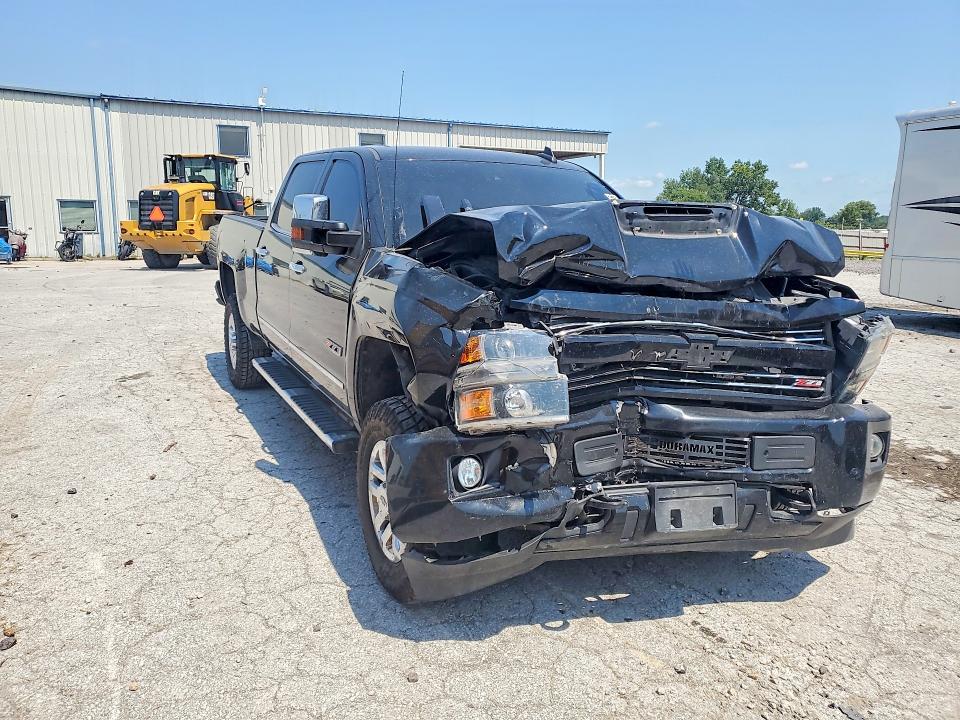 64754646 :رقم المزاد ، 1GC4K0EY0JF152935 vin ، 2018 Chevrolet Silverado مزاد بيع
