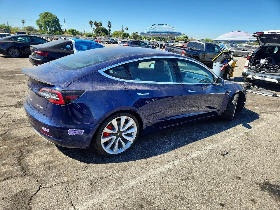 Продаж на аукціоні авто 2018 Tesla Model 3, vin: 5YJ3E1EB2JF083903, номер лоту: 64252346