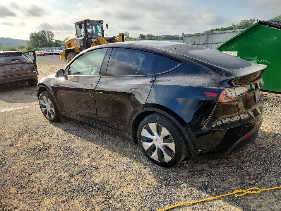 63621196 :رقم المزاد ، 7SAYGDEE1PF884264 vin ، 2023 Tesla Model Y مزاد بيع