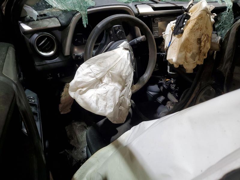 2018 Toyota Rav4 მანქანა იყიდება აუქციონზე, vin: JTMZFREV3JJ153840, აუქციონის ნომერი: 63508846