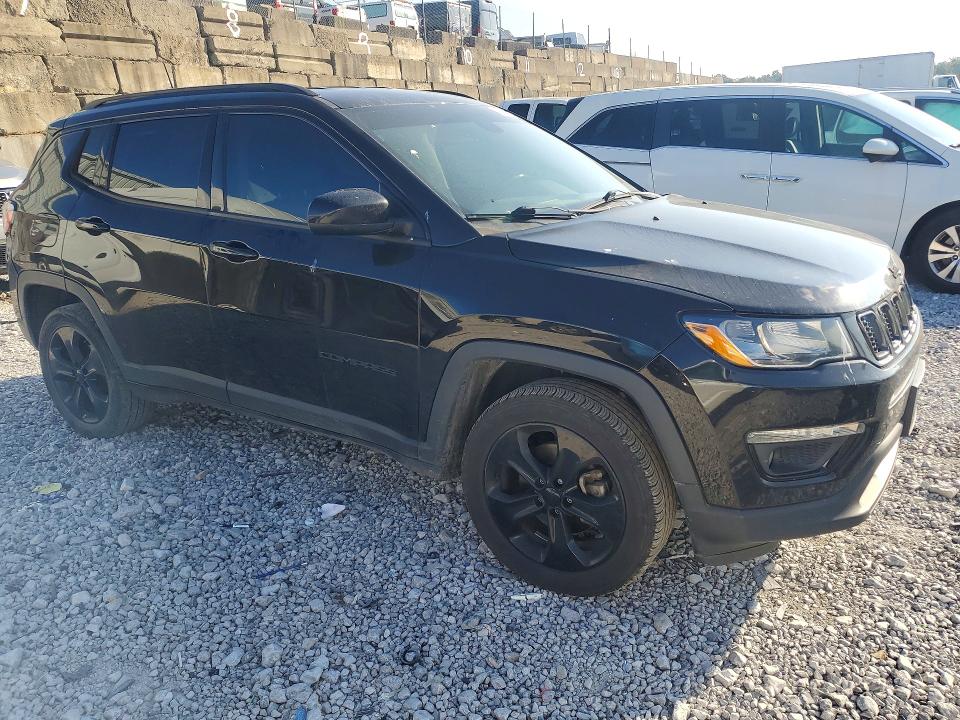 66907326 :رقم المزاد ، 3C4NJDBBXJT402122 vin ، 2018 Jeep Compass مزاد بيع