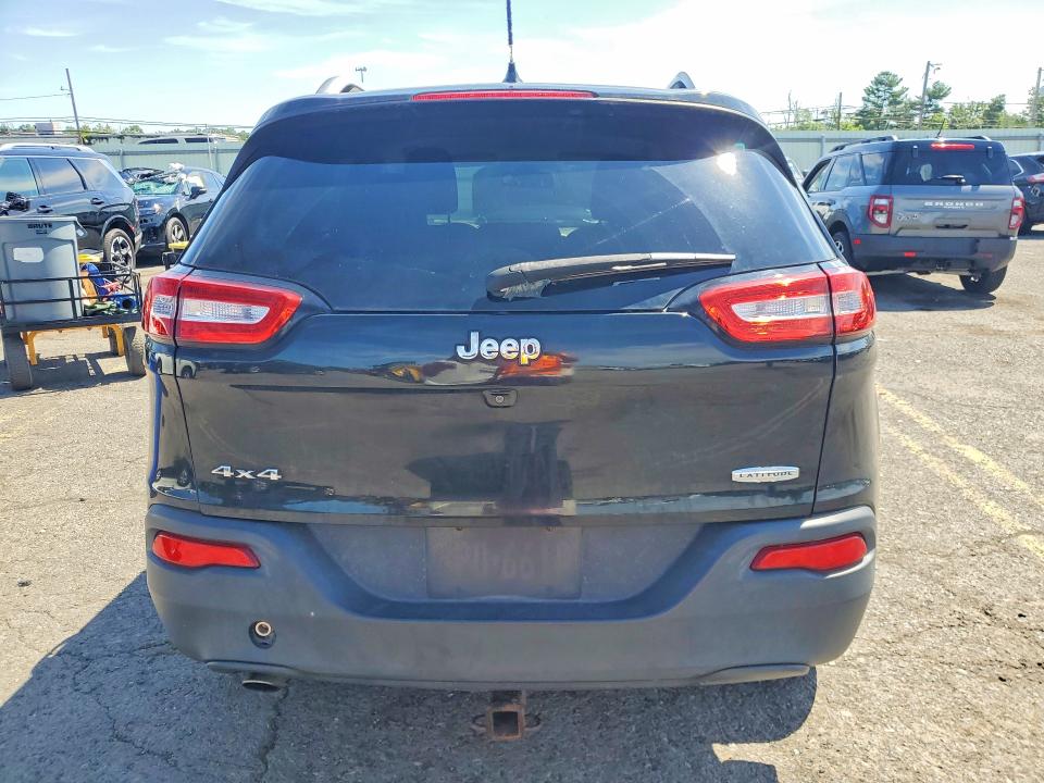 63695486 :رقم المزاد ، 1C4PJMCB1FW793122 vin ، 2015 Jeep Cherokee مزاد بيع