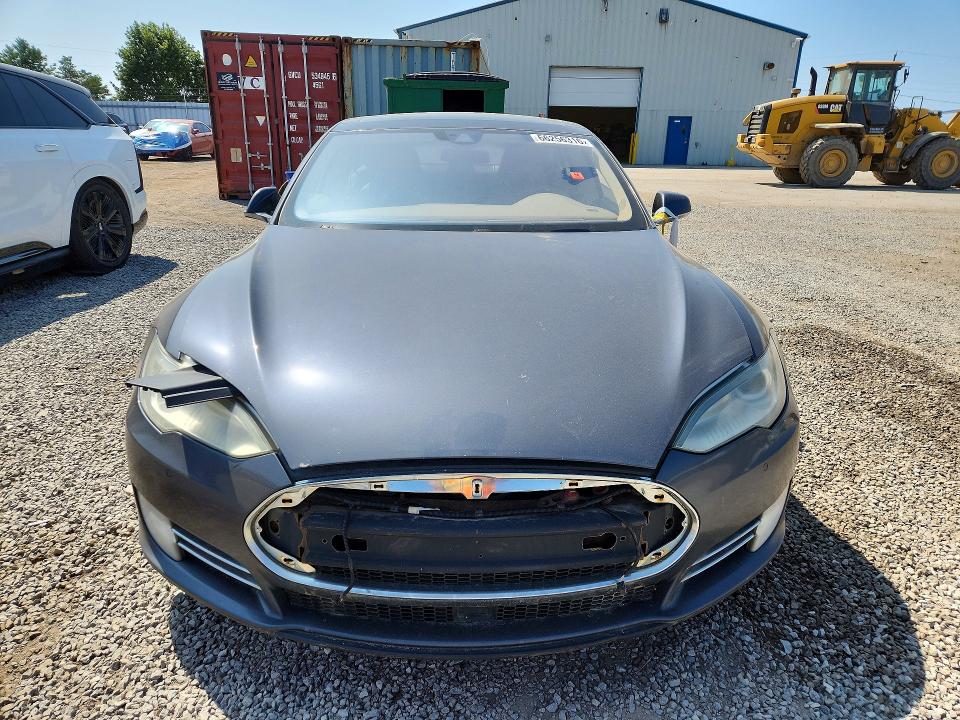 2015 Tesla Model S მანქანა იყიდება აუქციონზე, vin: 5YJSA1H28FFP74587, აუქციონის ნომერი: 66256316