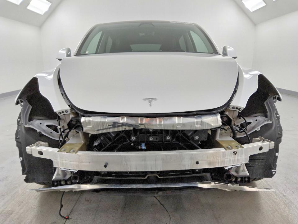 65602186 :رقم المزاد ، 7SAYGDEE7NF480897 vin ، 2022 Tesla Model Y مزاد بيع