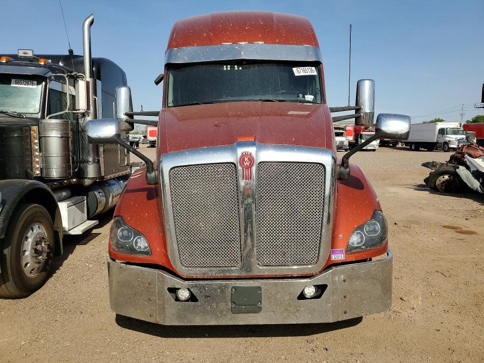 67165136 :رقم المزاد ، 1XKYDP9X8LJ342427 vin ، 2020 Kenworth Construction مزاد بيع