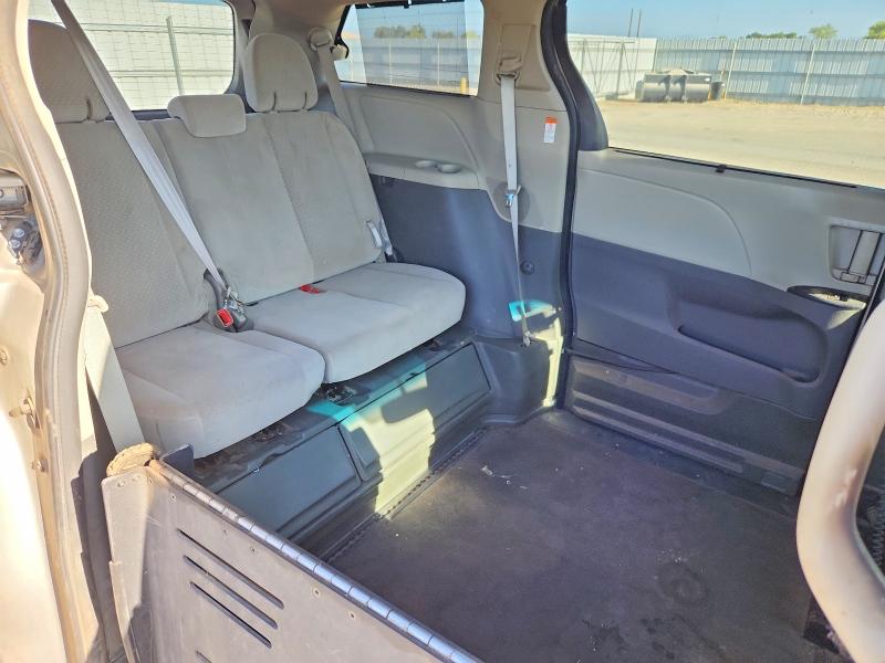64573056 :رقم المزاد ، 5TDKK3DC0FS647707 vin ، 2015 Toyota Sienna مزاد بيع