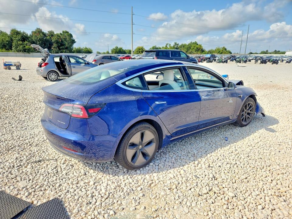 63766896 :رقم المزاد ، 5YJ3E1EB4JF086141 vin ، 2018 Tesla Model 3 Awd W/long R مزاد بيع