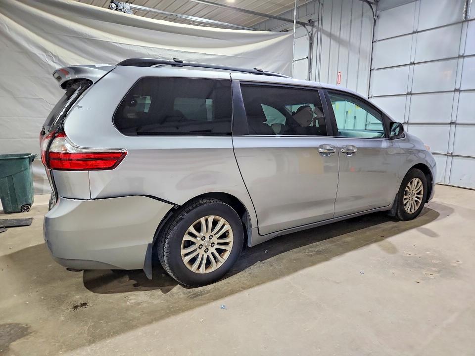 64012076 :رقم المزاد ، 5TDYZ3DC9HS897908 vin ، 2017 Toyota Sienna مزاد بيع