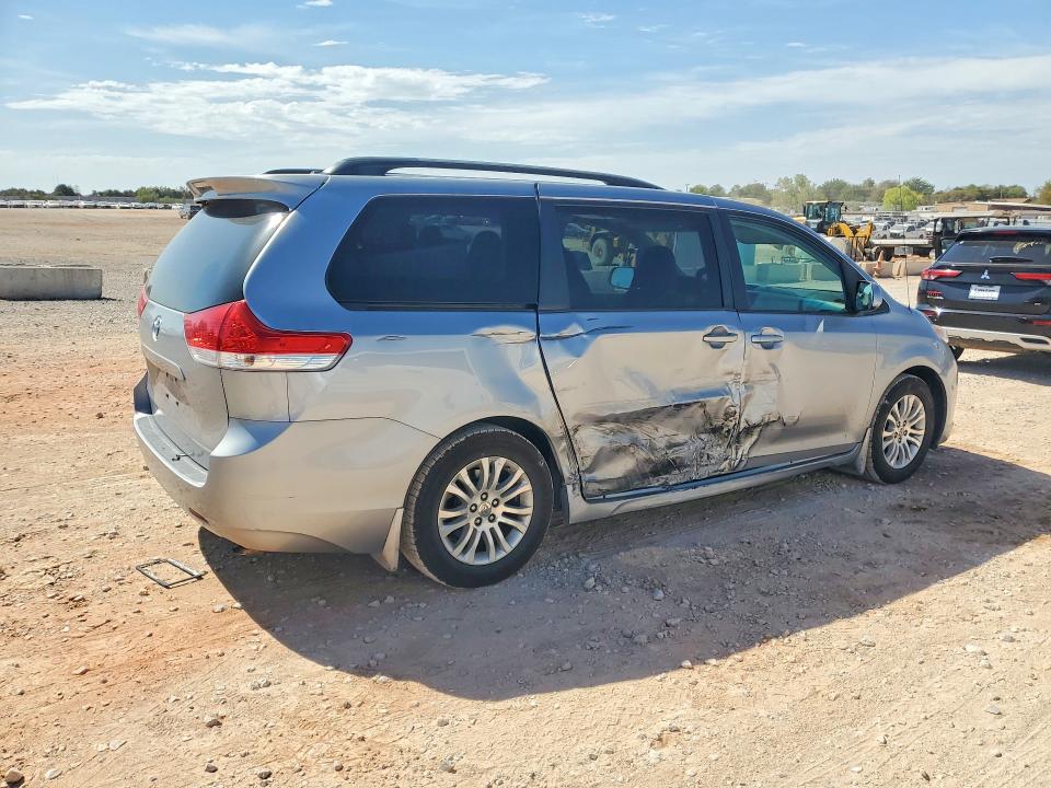 65055936 :رقم المزاد ، 5TDYK3DC9DS333514 vin ، 2013 Toyota Sienna مزاد بيع