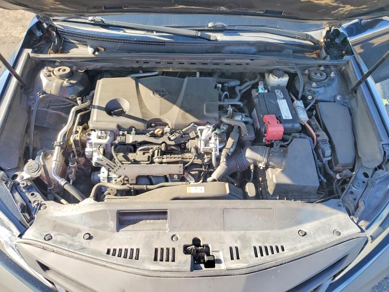 66936116 :رقم المزاد ، 4T1B11HK1JU583587 vin ، 2018 Toyota Camry مزاد بيع