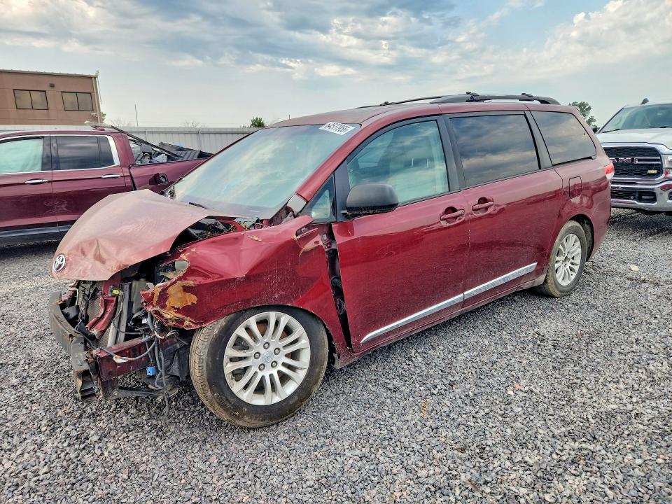 64577956 :رقم المزاد ، 5TDYK3DC9BS087013 vin ، 2011 Toyota Sienna مزاد بيع