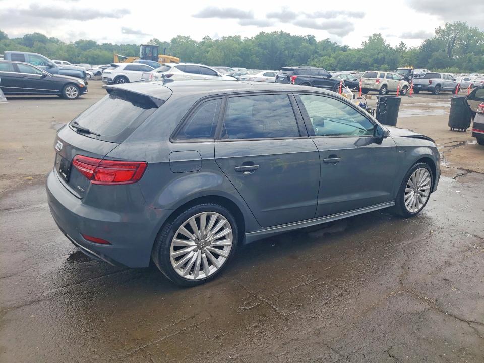 65460086 :رقم المزاد ، WAUUPBFF1HA090525 vin ، 2017 Audi A3 مزاد بيع