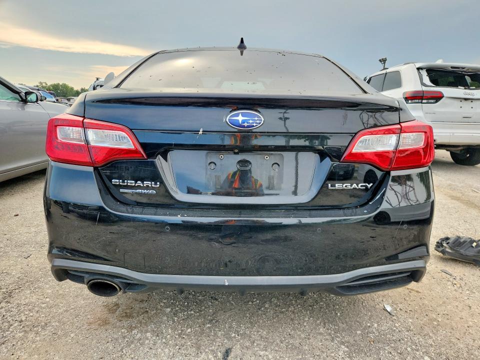 65300616 :رقم المزاد ، 4S3BNAN62J3034809 vin ، 2018 Subaru Legacy مزاد بيع