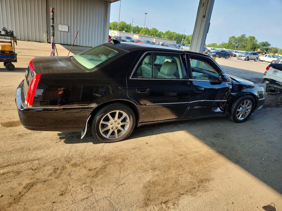 2011 Cadillac Dts მანქანა იყიდება აუქციონზე, vin: 1G6KD5E65BU143676, აუქციონის ნომერი: 63857896