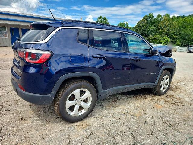 63211436 :رقم المزاد ، 3C4NJDBB0JT177709 vin ، 2018 Jeep Compass مزاد بيع
