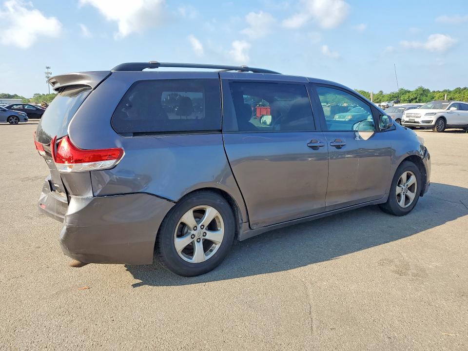 61929676 :رقم المزاد ، 5TDKK3DC1ES499839 vin ، 2014 Toyota Sienna مزاد بيع
