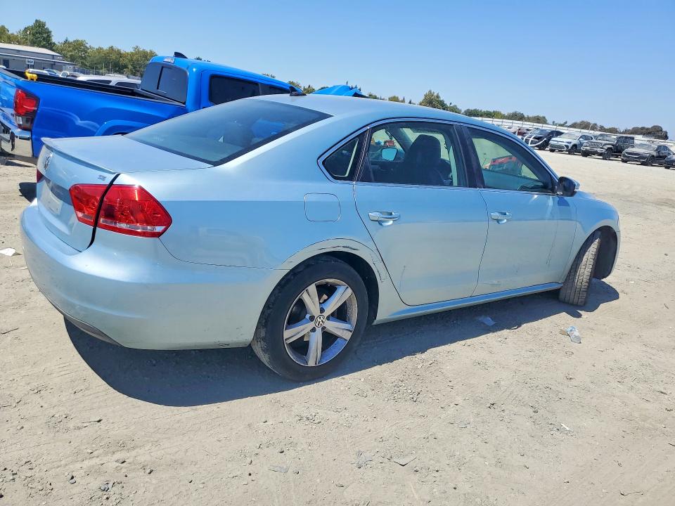 2013 Volkswagen Passat მანქანა იყიდება აუქციონზე, vin: 1VWBP7A35DC136177, აუქციონის ნომერი: 65231556