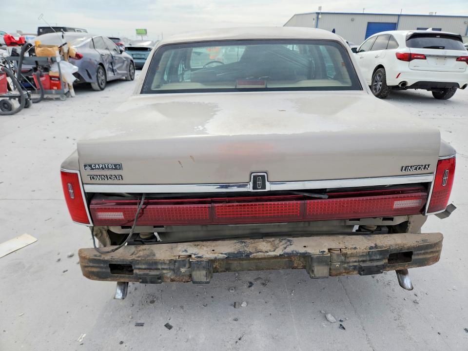 1994 Lincoln Town Car მანქანა იყიდება აუქციონზე, vin: 1LNLM82W3RY647410, აუქციონის ნომერი: 65413366