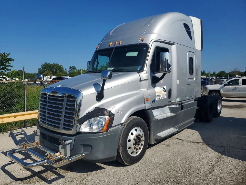 Продаж на аукціоні авто 2015 Freightliner Cascadia 125, vin: 3AKJGLD53FSGK2879, номер лоту: 65894116