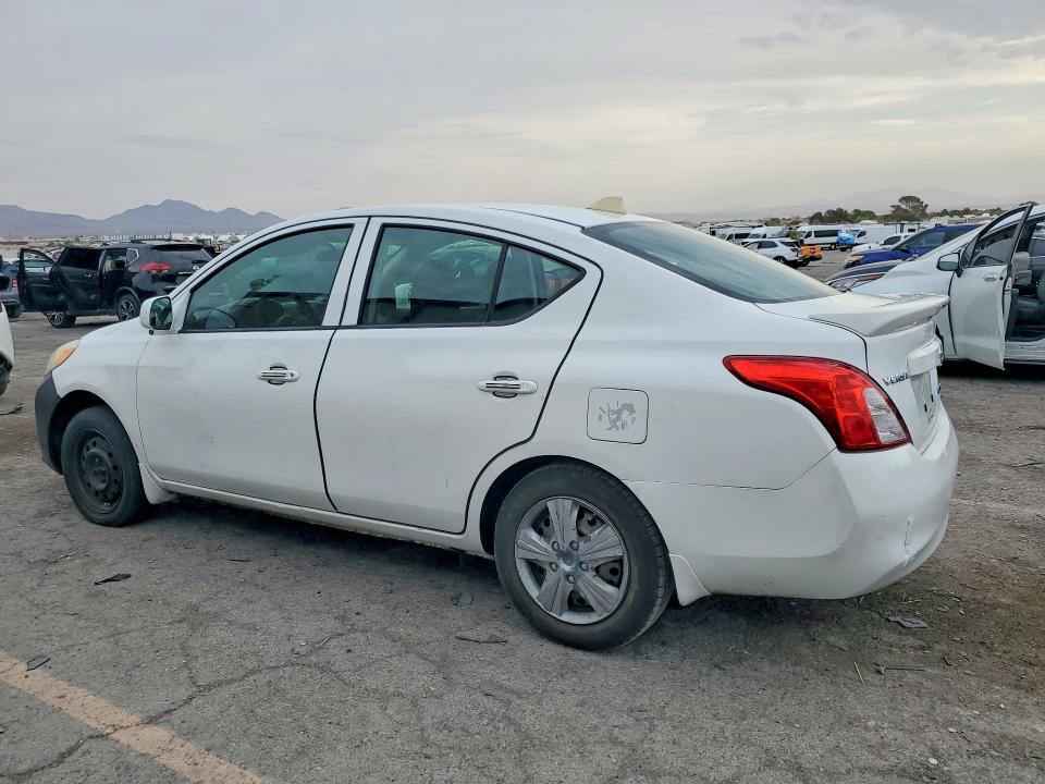 64673086 :رقم المزاد ، 3N1CN7AP0EL855619 vin ، 2014 Nissan Versa مزاد بيع