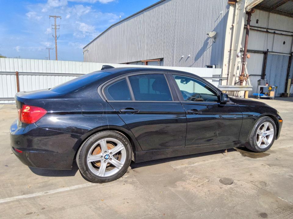 2013 Bmw 328 მანქანა იყიდება აუქციონზე, vin: WBA3C1C58DF438637, აუქციონის ნომერი: 63759216