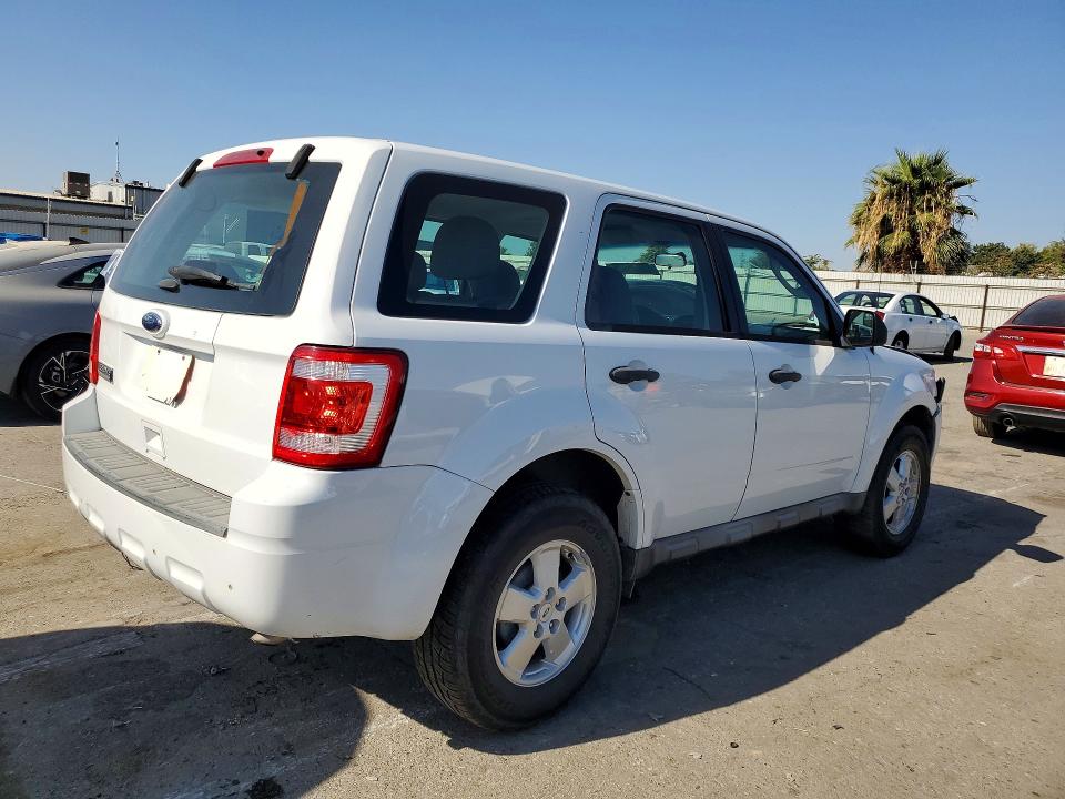 65945556 :رقم المزاد ، 1FMCU0C74BKA88113 vin ، 2011 Ford Escape مزاد بيع