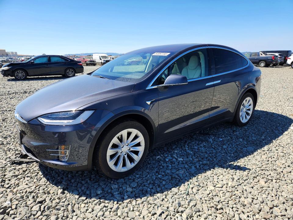 64964156 :رقم المزاد ، 5YJXCBE27JF110302 vin ، 2018 Tesla Model X مزاد بيع