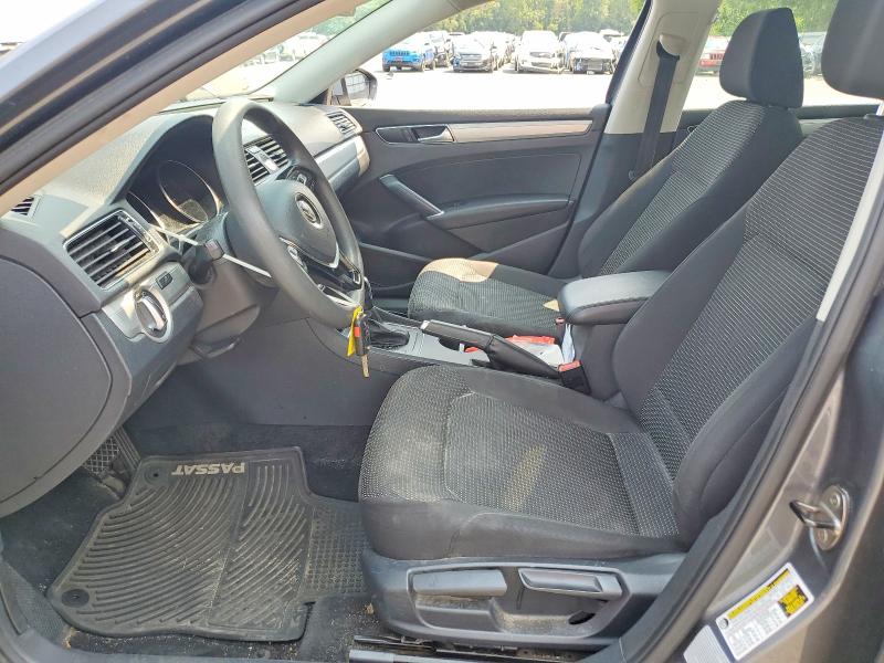 63748286 :رقم المزاد ، 1VWAT7A38HC031839 vin ، 2017 Volkswagen Passat مزاد بيع