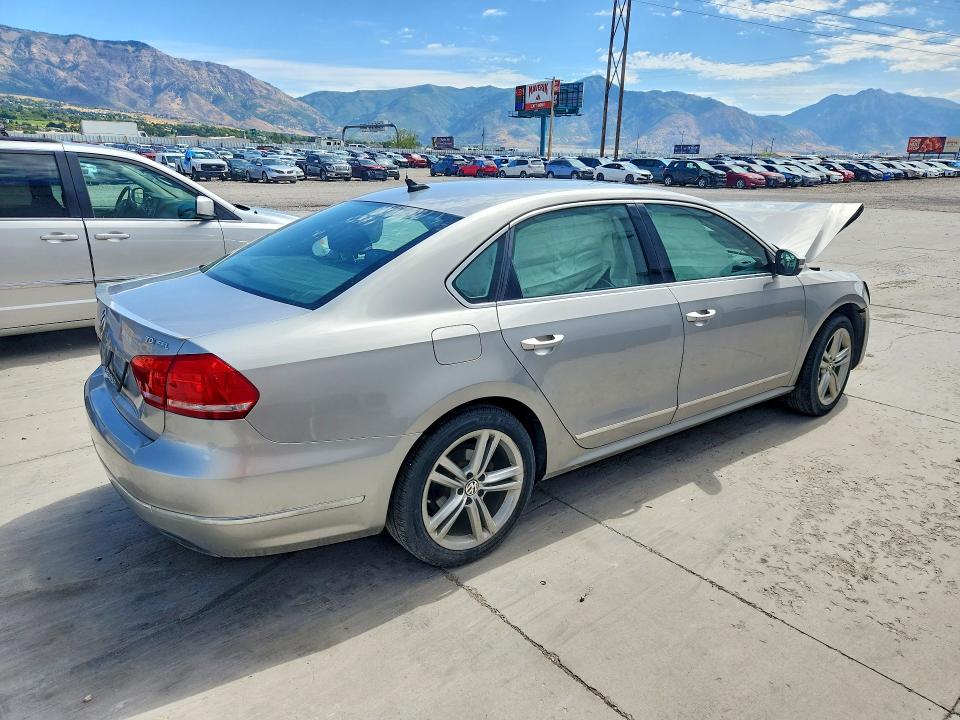 66334516 :رقم المزاد ، 1VWCN7A31EC063773 vin ، 2014 Volkswagen Passat مزاد بيع