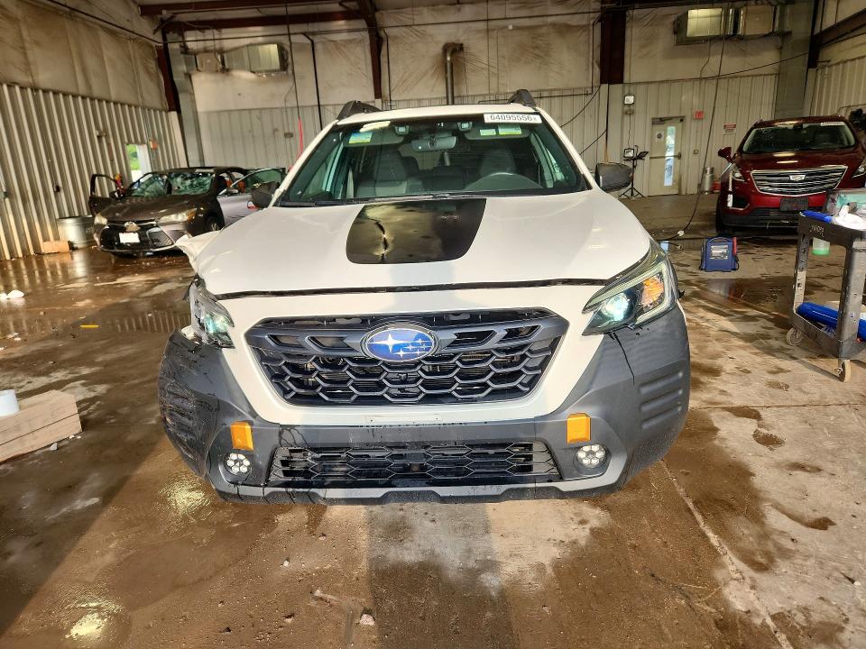 64095556 :رقم المزاد ، 4S4BTGUD4N3111240 vin ، 2022 Subaru Outback مزاد بيع