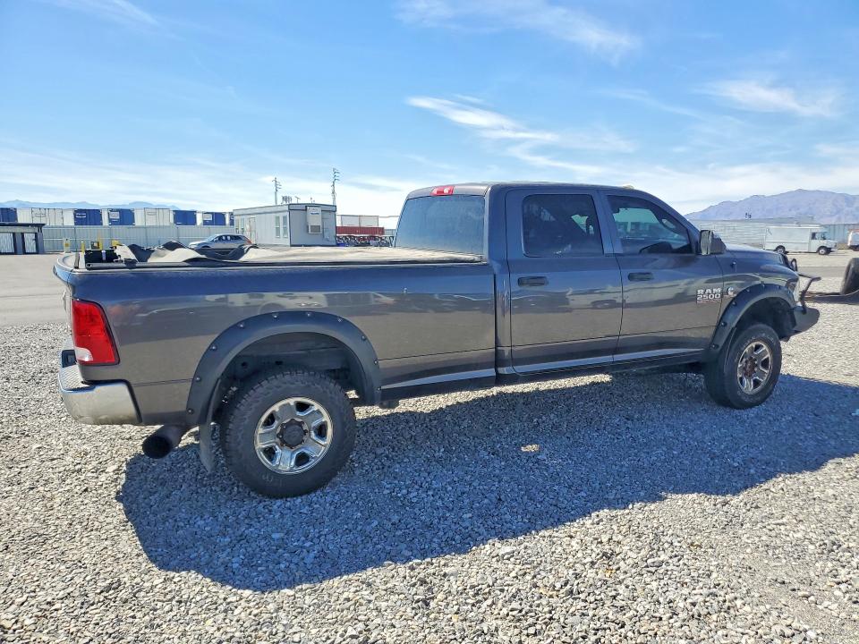 65885226 :رقم المزاد ، 3C6UR5HL3JG273327 vin ، 2018 Ram 2500 مزاد بيع
