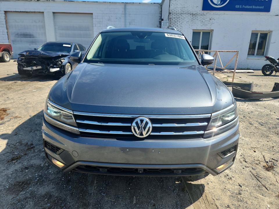 63855186 :رقم المزاد ، 3VV4B7AX7JM003557 vin ، 2018 Volkswagen Tiguan مزاد بيع