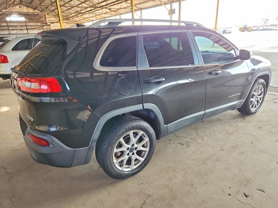 64673726 :رقم المزاد ، 1C4PJLCB5GW234393 vin ، 2016 Jeep Cherokee مزاد بيع