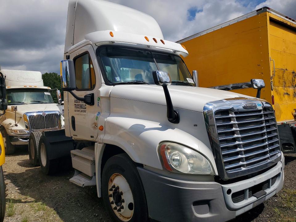 2010 Freightliner Cascadia 125 მანქანა იყიდება აუქციონზე, vin: 1FUJGEDR3ALAV5575, აუქციონის ნომერი: 64261336