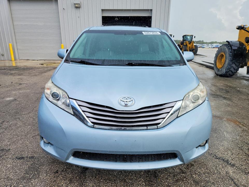 63673856 :رقم المزاد ، 5TDYK3DC0FS550906 vin ، 2015 Toyota Sienna مزاد بيع