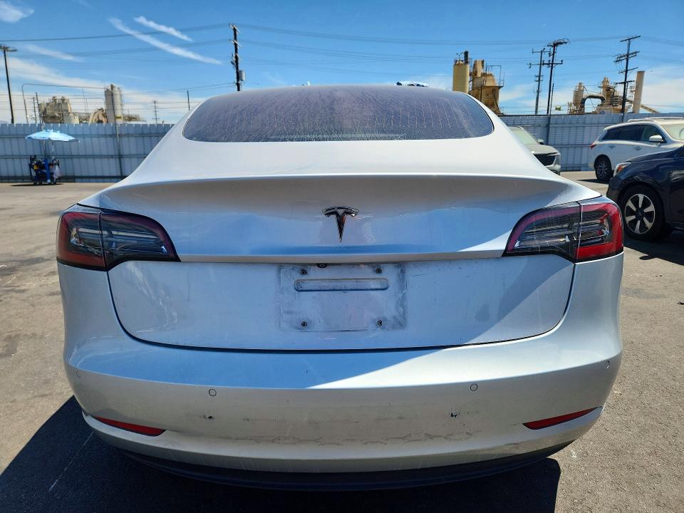 65583836 :رقم المزاد ، 5YJ3E1EA0JF050132 vin ، 2018 Tesla Model 3 مزاد بيع