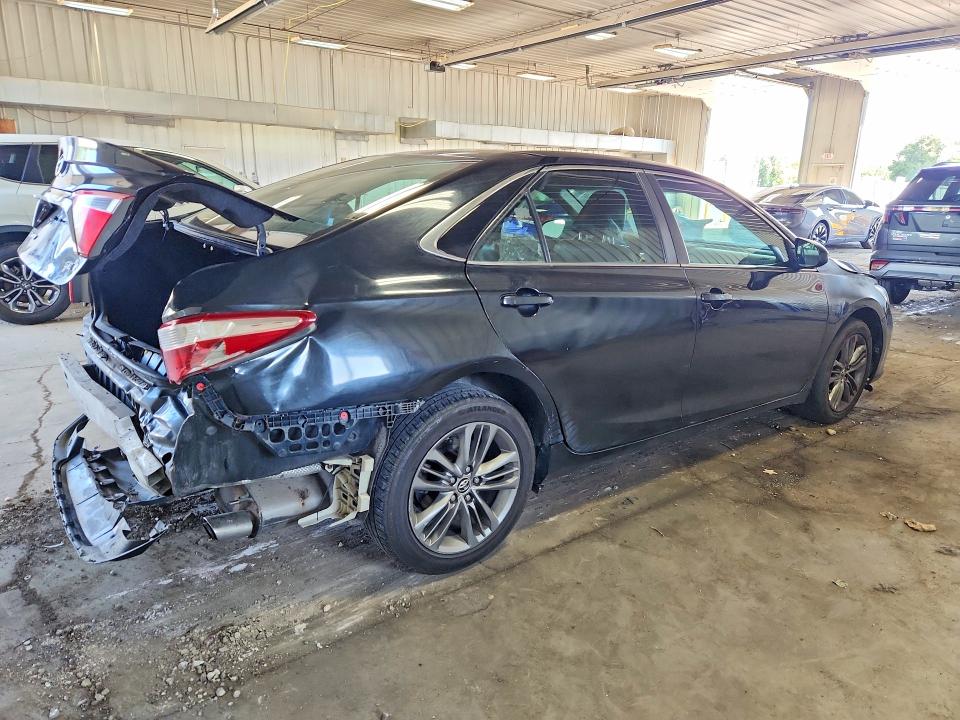 63762386 :رقم المزاد ، 4T1BF1FK2FU082106 vin ، 2015 Toyota Camry مزاد بيع