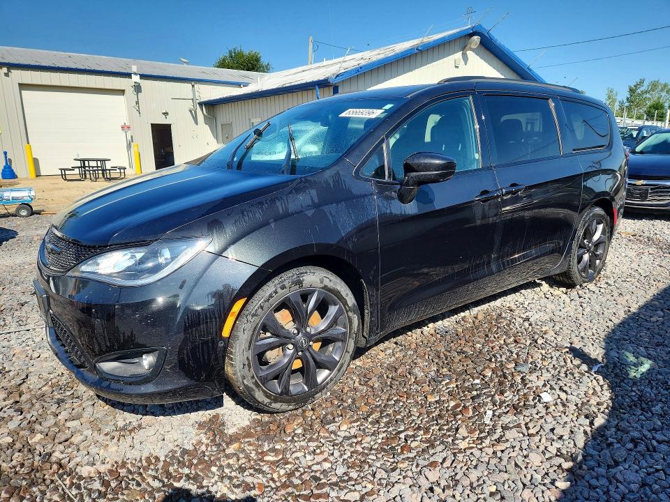 2020 Chrysler Pacifica მანქანა იყიდება აუქციონზე, vin: 2C4RC1BGXLR104682, აუქციონის ნომერი: 65669396