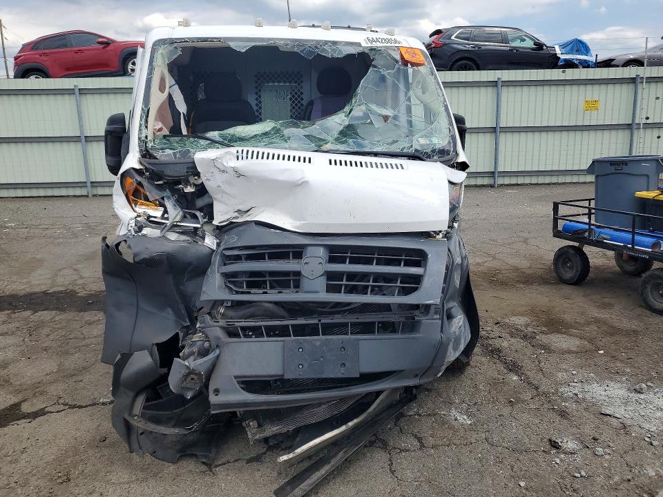 64428856 :رقم المزاد ، 3C6TRVAG8JE155987 vin ، 2018 Ram Promaster 1500 مزاد بيع