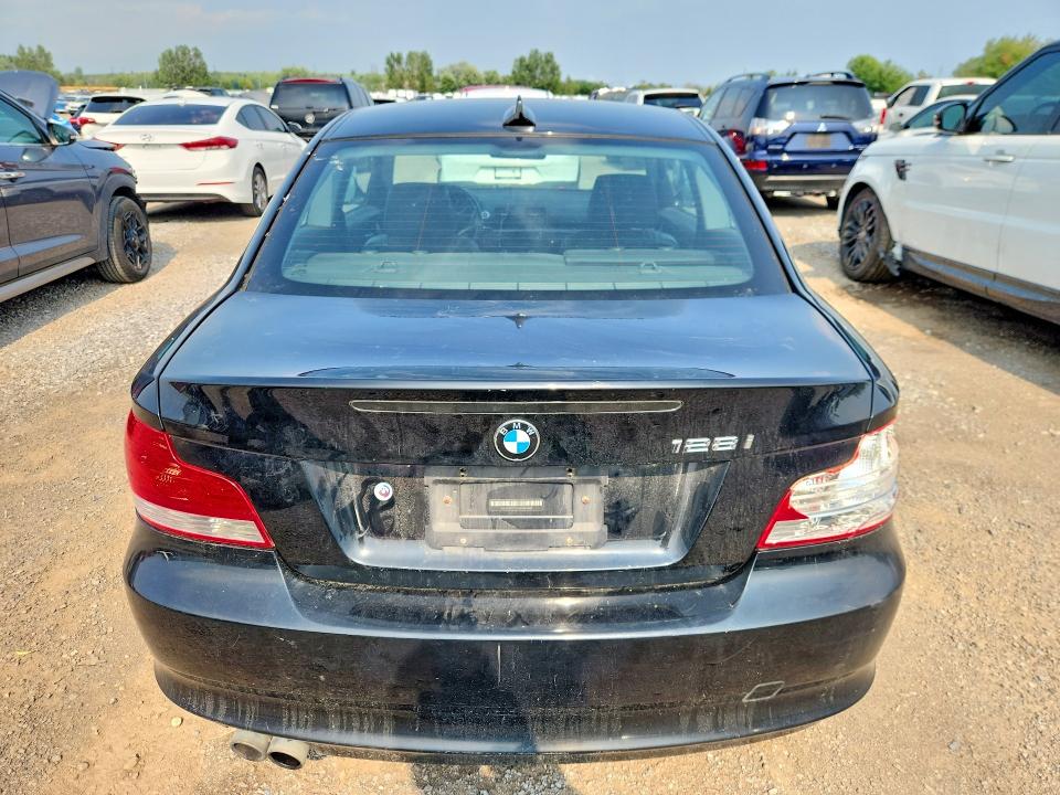 64281366 :رقم المزاد ، WBAUP7C5XBVM54305 vin ، 2011 Bmw 128 مزاد بيع