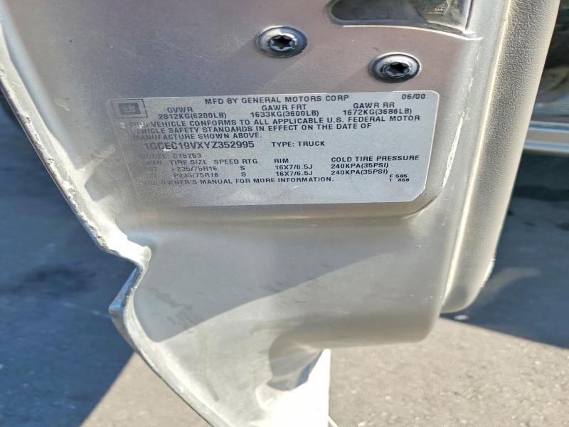 Продаж на аукціоні авто 2000 Chevrolet Silverado, vin: 1GCEC19VXYZ352995, номер лоту: 63743996