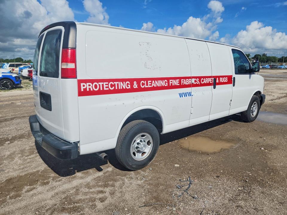 67107386 :رقم المزاد ، 1GCWGBFP2J1312239 vin ، 2018 Chevrolet Express G2500 مزاد بيع