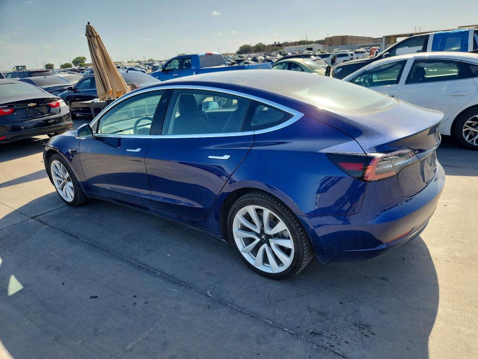 64655946 :رقم المزاد ، 5YJ3E1EA2JF018170 vin ، 2018 Tesla Model 3 مزاد بيع