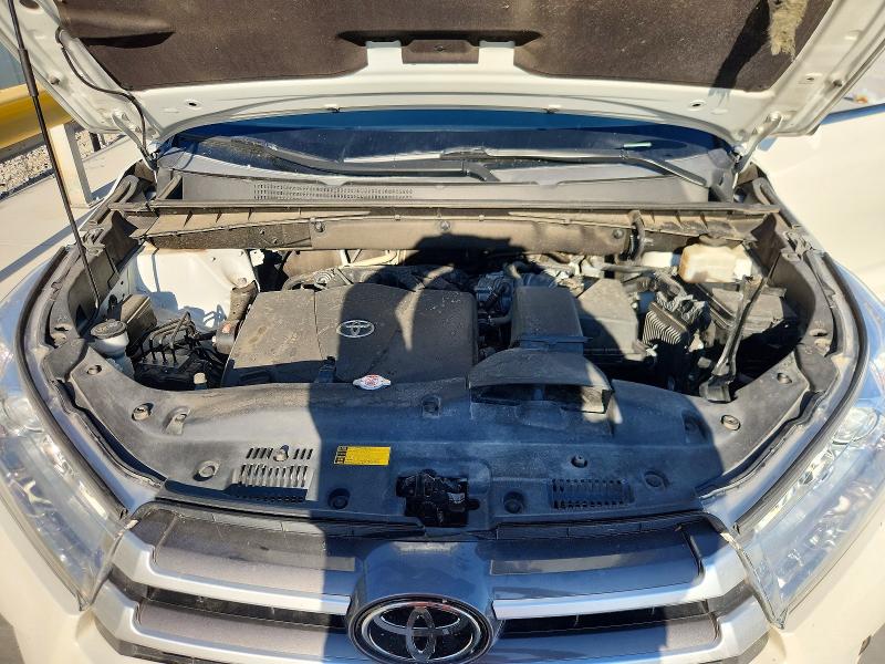64836616 :رقم المزاد ، 5TDKZRFH4JS546668 vin ، 2018 Toyota Highlander مزاد بيع