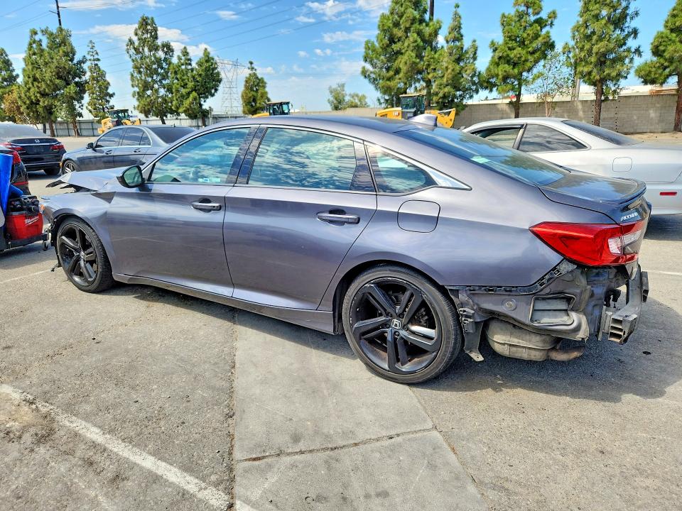 65051356 :رقم المزاد ، 1HGCV1F3XJA135246 vin ، 2018 Honda Accord مزاد بيع