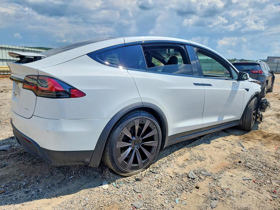 66757016 :رقم المزاد ، 7SAXCBE67NF332236 vin ، 2022 Tesla Model X مزاد بيع