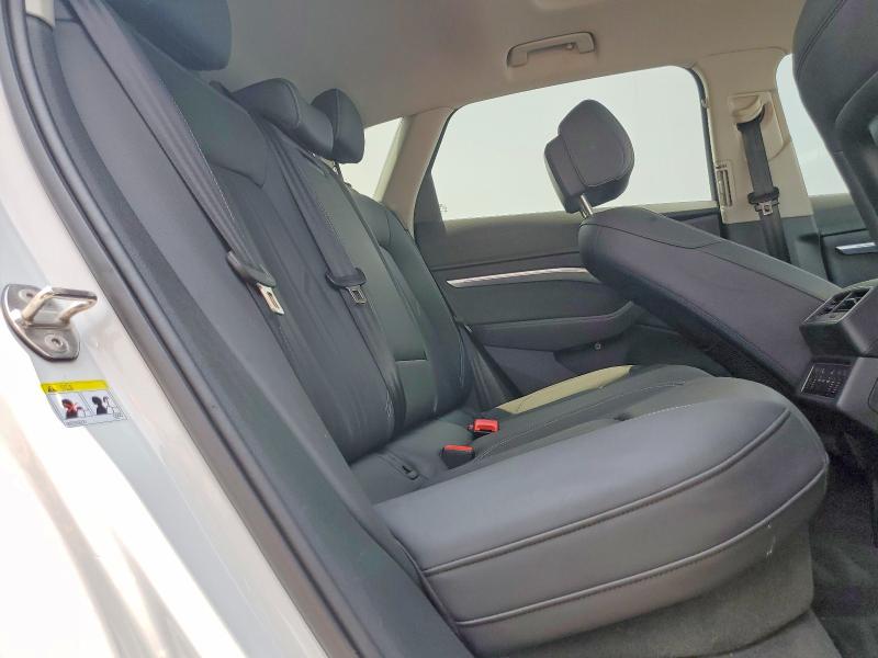 63642546 :رقم المزاد ، WA1AAAGEXNB007777 vin ، 2022 Audi E-tron مزاد بيع