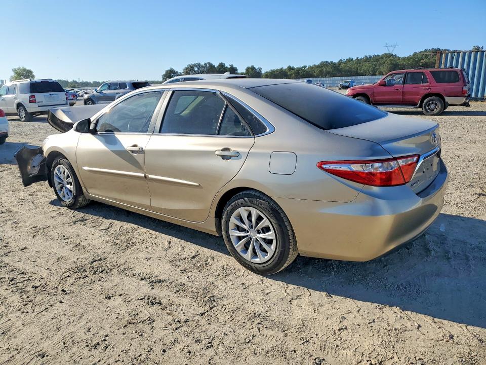 63415496 :رقم المزاد ، 4T1BF1FK9HU382986 vin ، 2017 Toyota Camry مزاد بيع