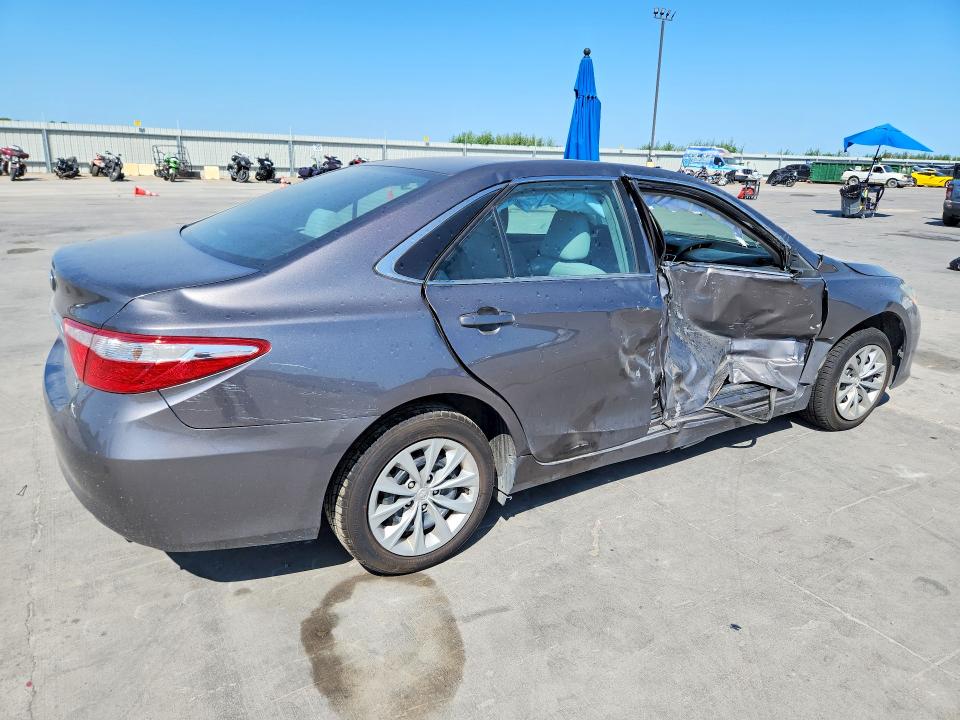 64559476 :رقم المزاد ، 4T1BF1FK2FU972427 vin ، 2015 Toyota Camry مزاد بيع